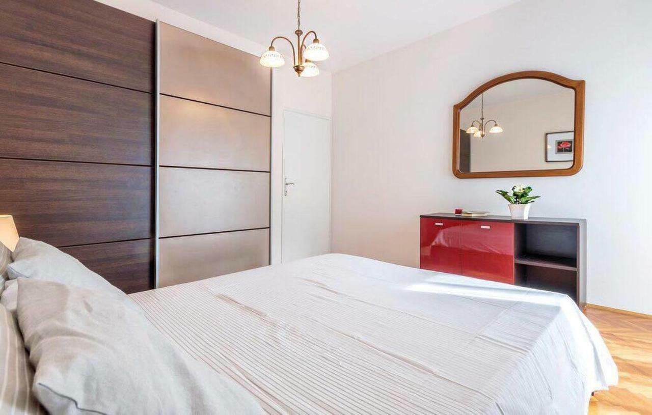 Апартаменты Apartman Eta Пула Экстерьер фото