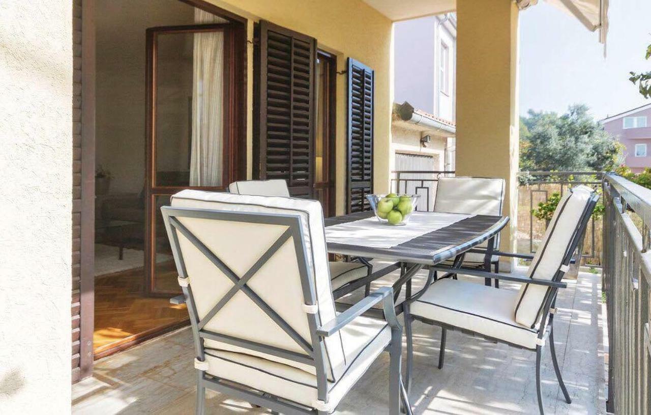 Апартаменты Apartman Eta Пула Экстерьер фото