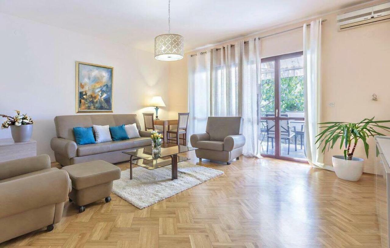 Апартаменты Apartman Eta Пула Экстерьер фото