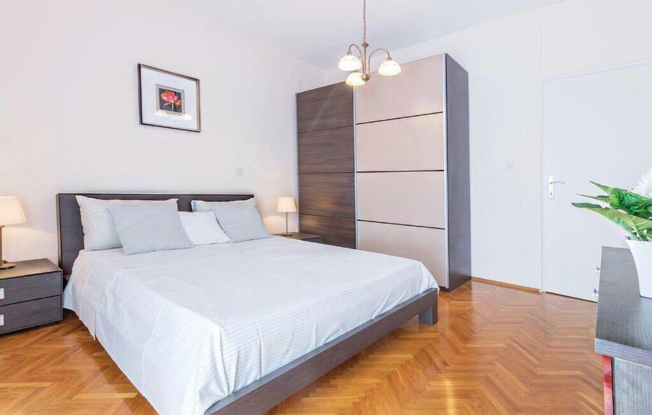 Апартаменты Apartman Eta Пула Экстерьер фото